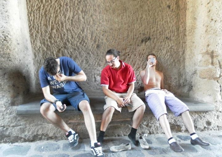 Gli effetti devastanti della porchetta su una camminata al sole delle 13.30