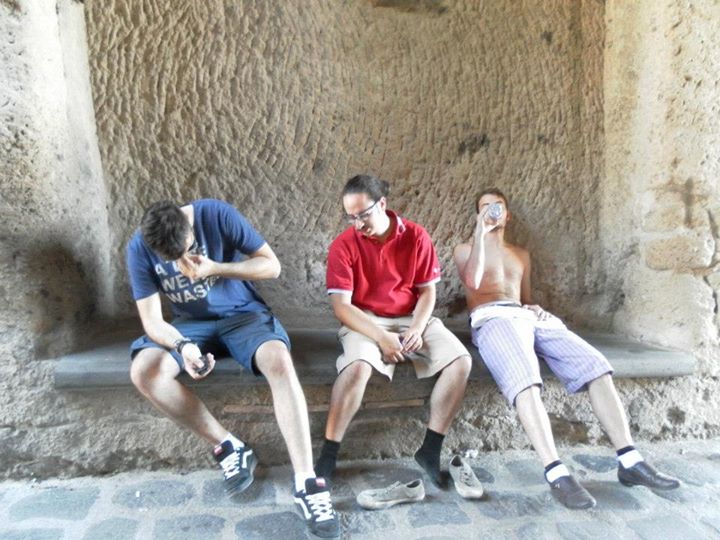 Gli effetti devastanti della porchetta su una camminata al sole delle 13.30