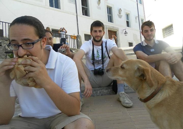 Il cane molto paziente e discreto di Spoleto.