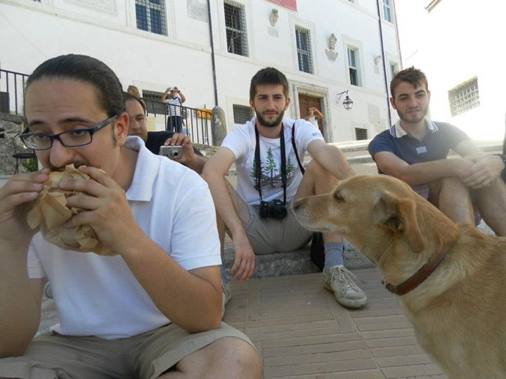 Il cane molto paziente e discreto di Spoleto.