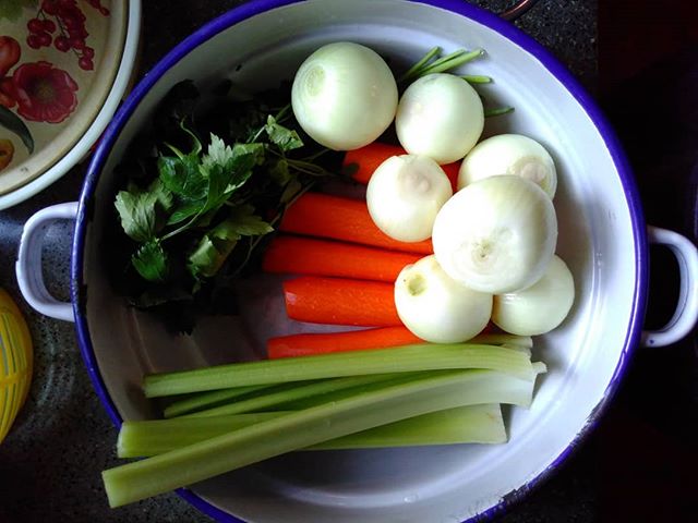 “bevo  solo  brodo”